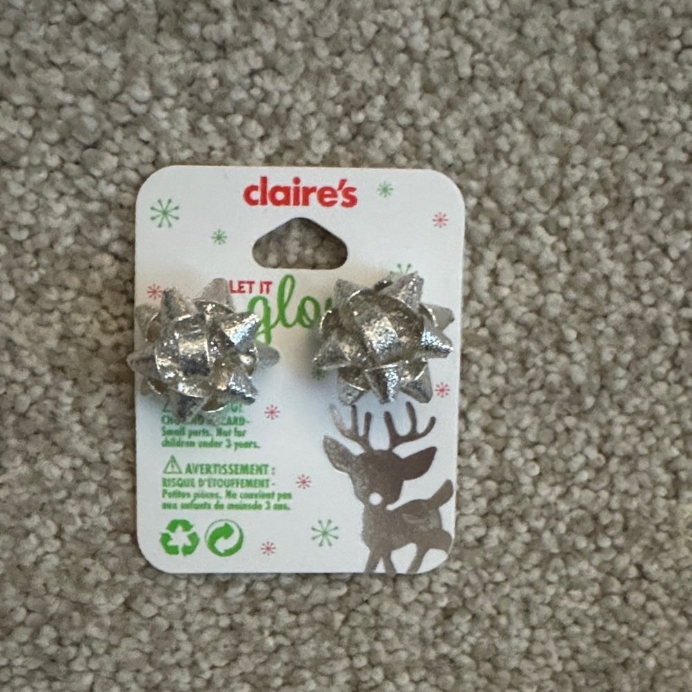 NWT Claire’s Christmas Bow earrings
